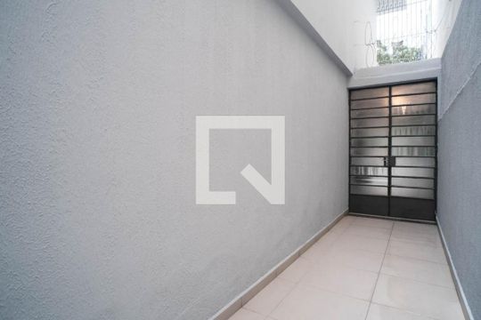 Área de Serviço de casa para alugar com 2 quartos, 135m² em Vila Nhocune, São Paulo