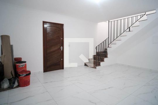 Sala de casa para alugar com 2 quartos, 135m² em Vila Nhocune, São Paulo