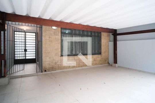 Garagem de casa para alugar com 2 quartos, 135m² em Vila Nhocune, São Paulo