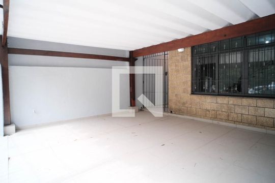 Garagem de casa para alugar com 2 quartos, 135m² em Vila Nhocune, São Paulo