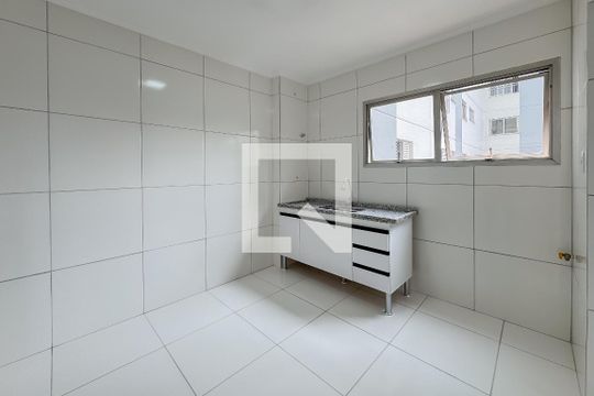 Cozinha de apartamento para alugar com 3 quartos, 73m² em Vila Monumento, São Paulo