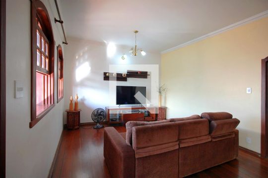 Casa à venda com 3 quartos, 273m² em Renascença, Belo Horizonte