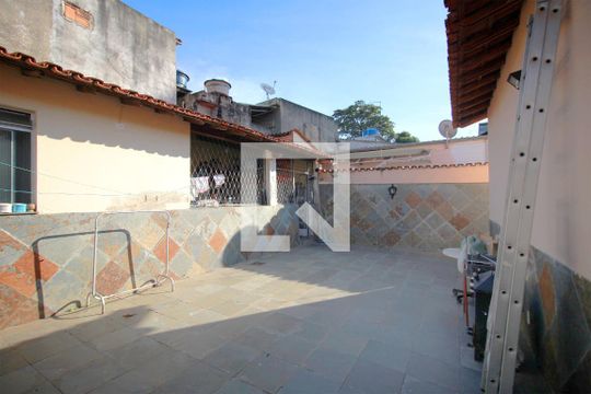 Quintal de casa à venda com 3 quartos, 273m² em Renascença, Belo Horizonte