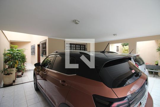 Garagem de casa à venda com 3 quartos, 362m² em Nova Petrópolis, São Bernardo do Campo