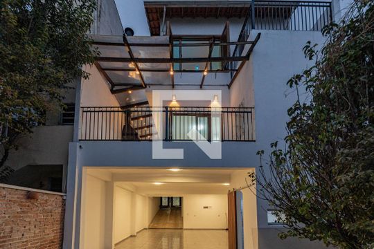 Garagem de casa à venda com 3 quartos, 225m² em Vila Moinho Velho, São Paulo