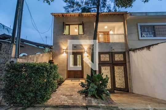 Fachada de casa à venda com 3 quartos, 225m² em Vila Moinho Velho, São Paulo