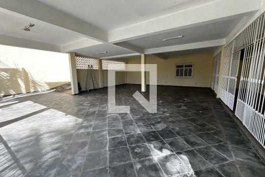 Garagem de casa à venda com 4 quartos, 466m² em Jardim Guanabara, Rio de Janeiro