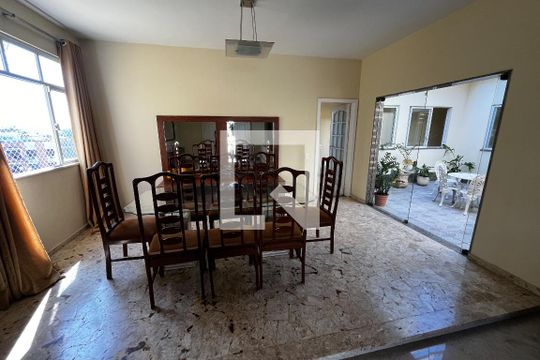 Sala de casa à venda com 4 quartos, 466m² em Jardim Guanabara, Rio de Janeiro