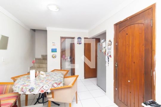 Sala/Cozinha de casa de condomínio à venda com 2 quartos, 70m² em Vila Campanela, São Paulo