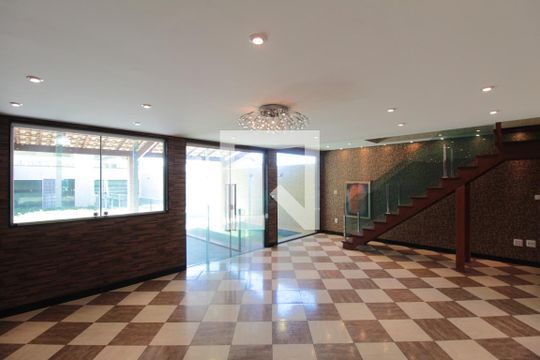 Sala de casa à venda com 4 quartos, 640m² em Trevo, Belo Horizonte