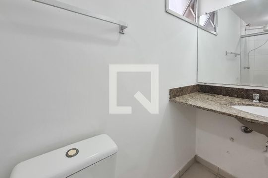 Banheiro da Suíte de apartamento para alugar com 1 quarto, 39m² em Jardim Chácara Inglesa, São Bernardo do Campo