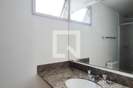 Banheiro da Suíte de apartamento para alugar com 1 quarto, 39m² em Jardim Chácara Inglesa, São Bernardo do Campo