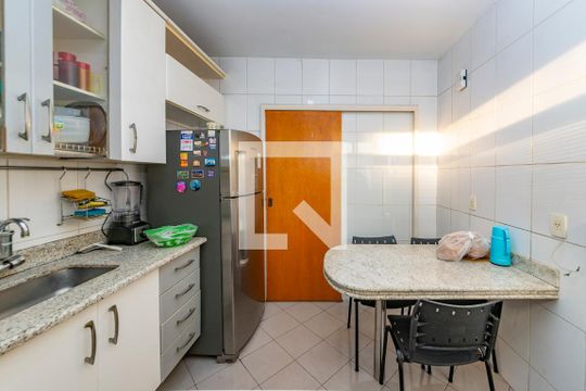 Cozinha de apartamento à venda com 5 quartos, 235m² em Carlos Prates, Belo Horizonte