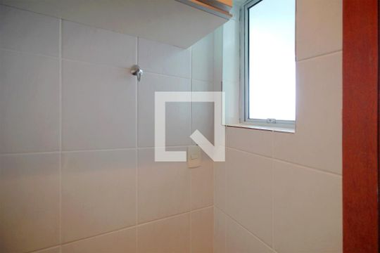 Banheiro de serviço de apartamento à venda com 3 quartos, 79m² em Sagrada Família, Belo Horizonte