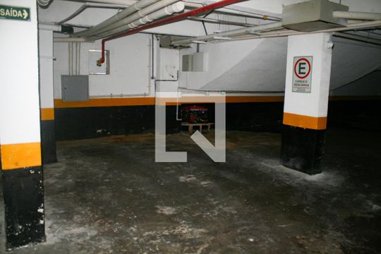 Garagem de apartamento para alugar com 2 quartos, 65m² em Nova Mirim, Praia Grande