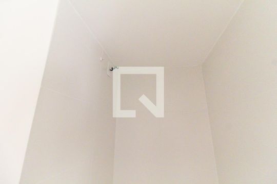 Banheiro de apartamento para alugar com 2 quartos, 32m² em Vila Carmosina, São Paulo