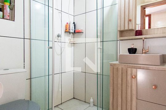 Banheiro de casa à venda com 3 quartos, 98m² em Niterói, Canoas