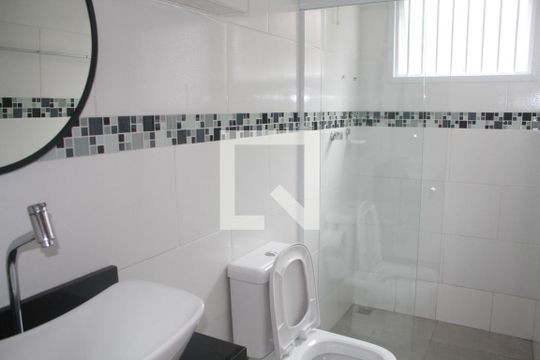 Banheiro 2 de casa para alugar com 3 quartos, 220m² em Jardim da Mamae, Guarulhos
