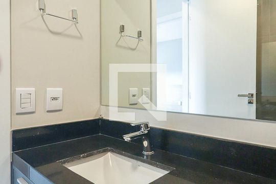 Banheiro da Suíte de apartamento à venda com 2 quartos, 66m² em Rio Branco, Porto Alegre