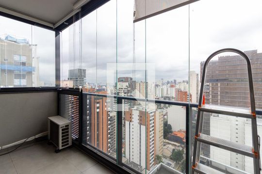 Varanda de kitnet/studio para alugar com 1 quarto, 32m² em Pinheiros, São Paulo