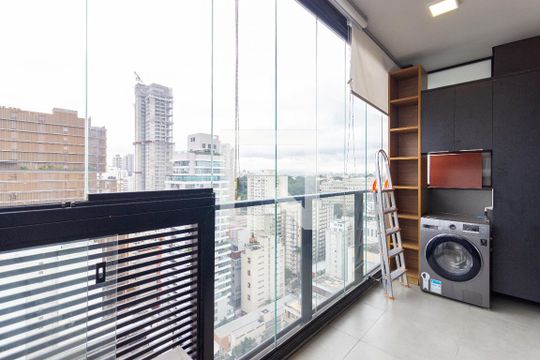 Varanda de kitnet/studio para alugar com 1 quarto, 32m² em Pinheiros, São Paulo