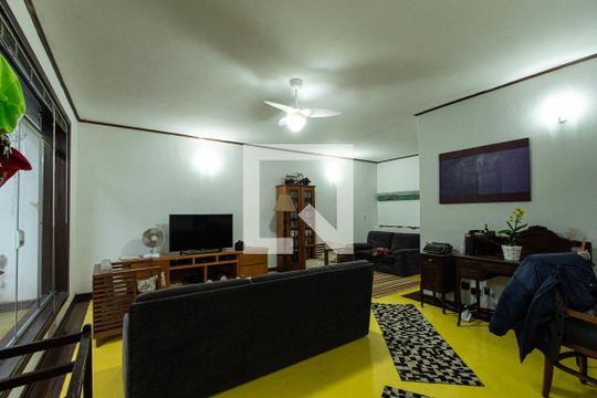 Casa para alugar com 5 quartos, 245m² em Jardim Magnolia, Sorocaba