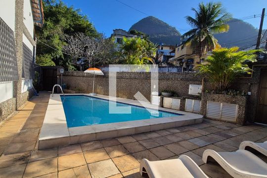 Piscina de casa à venda com 4 quartos, 400m² em Alto da Boa Vista, Rio de Janeiro