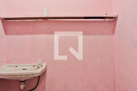 Banheiro de kitnet/studio para alugar com 1 quarto, 35m² em Sítio Morro Grande, São Paulo