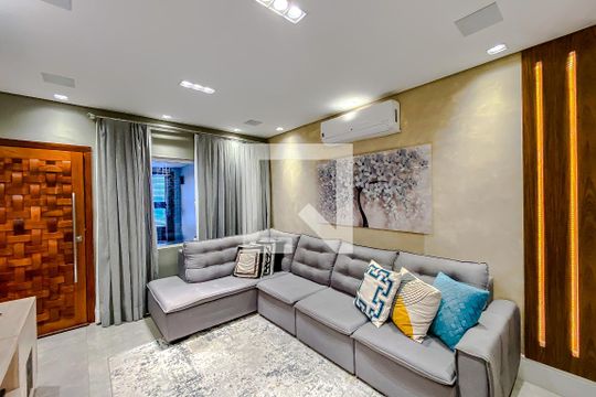 Casa para alugar com 3 quartos, 200m² em Quarta Parada, São Paulo