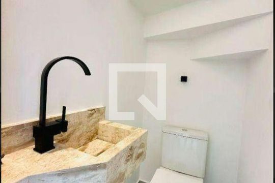 Banheiro  de casa à venda com 2 quartos, 250m² em Vila Carrão, São Paulo