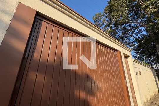 Fachada de casa à venda com 3 quartos, 180m² em Santo Antonio, Jundiaí