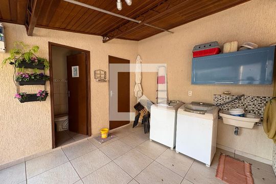 Área de Serviço de casa à venda com 3 quartos, 180m² em Santo Antonio, Jundiaí