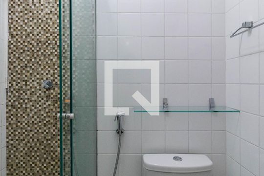 Banheiro de apartamento para alugar com 2 quartos, 60m² em Parque Reboucas, São Paulo