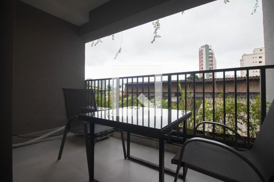Varanda de kitnet/studio para alugar com 1 quarto, 30m² em Indianópolis, São Paulo