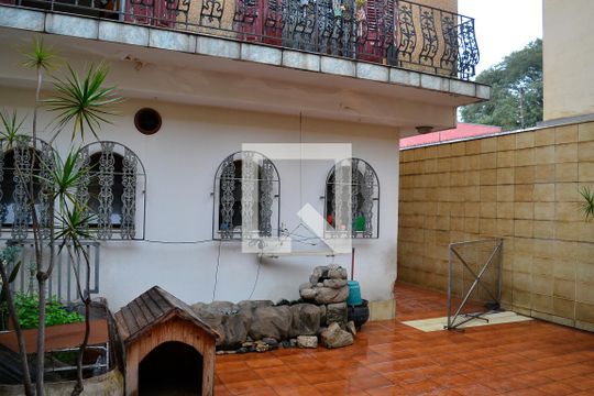 Quintal de casa à venda com 4 quartos, 650m² em Vila Pires, Santo André