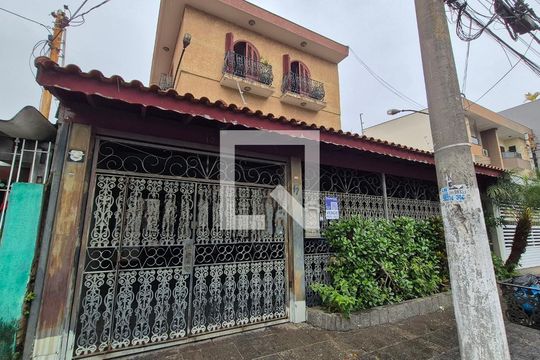 Fachada de casa à venda com 4 quartos, 650m² em Vila Pires, Santo André