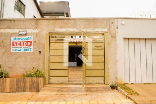 Fachada de casa para alugar com 4 quartos, 600m² em Parque Sao Jorge, Aparecida de Goiânia