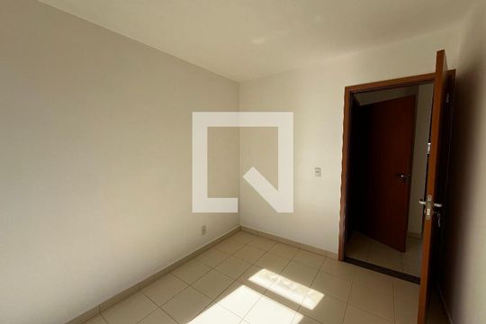 Quarto 2 de apartamento para alugar com 2 quartos, 56m² em Pqeat, Brasília