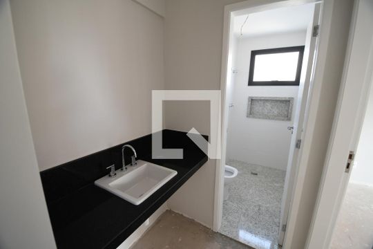 Banheiro de apartamento à venda com 1 quarto, 52m² em Cambuí, Campinas