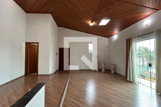 Sala de casa à venda com 4 quartos, 330m² em Vila Palmeiras, São Paulo