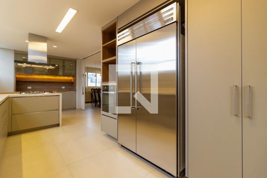 Cozinha de apartamento à venda com 3 quartos, 222m² em Consolação, São Paulo