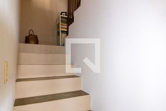 Escada de casa à venda com 3 quartos, 320m² em Bosque de Barão Geraldo, Campinas