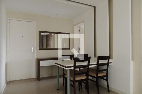 Sala de apartamento à venda com 3 quartos, 70m² em Tanque, Rio de Janeiro