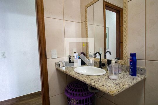 Banheiro Social de casa de condomínio à venda com 3 quartos, 380m² em Vargem Grande, Rio de Janeiro