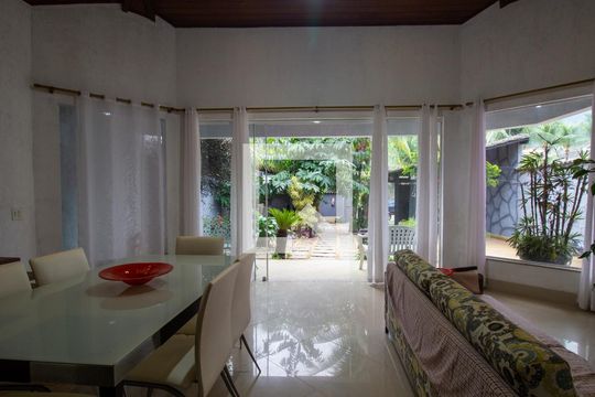 Sala de casa de condomínio à venda com 3 quartos, 380m² em Vargem Grande, Rio de Janeiro