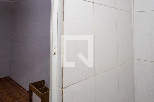 Banheiro 2 de casa à venda com 2 quartos, 43m² em São Judas Tadeu, Diadema