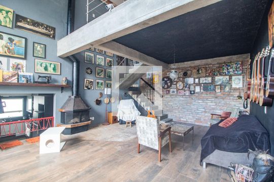 Casa à venda com 3 quartos, 312m² em Vila Nova, Porto Alegre