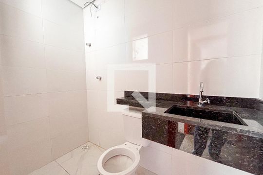 Banheiro de apartamento para alugar com 2 quartos, 50m² em Vila Dalila, São Paulo