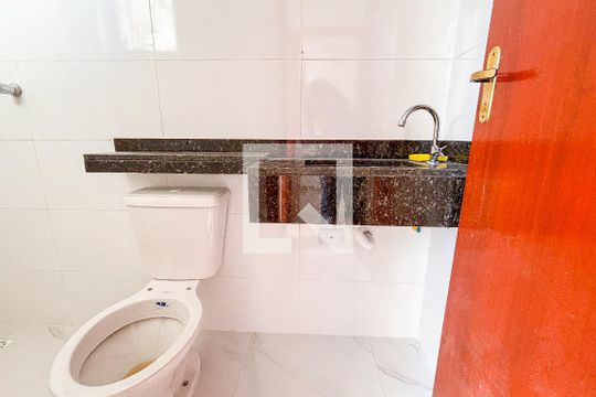 Banheiro de apartamento para alugar com 1 quarto, 39m² em Vila Dalila, São Paulo