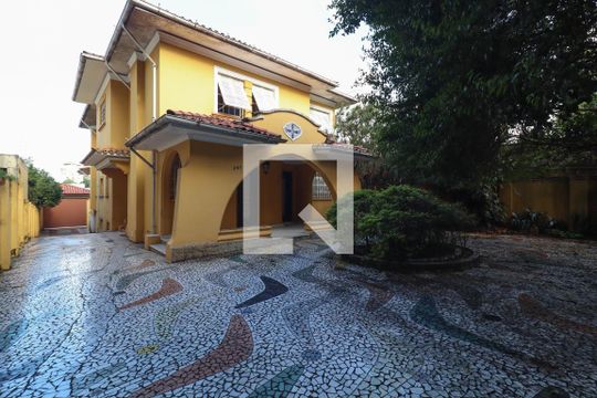 Quintal de casa à venda com 6 quartos, 420m² em Vila Madalena, São Paulo
